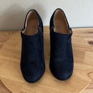Journee Collection Womens Sanzi Kitten Heel Booties 6 navy